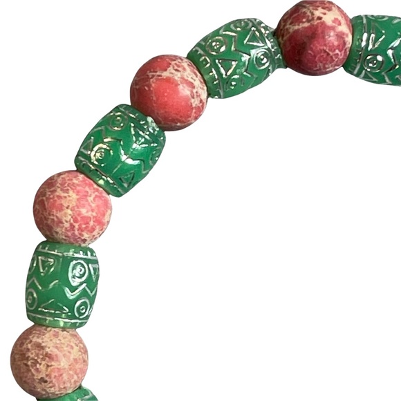 Green & silver carved bead & light pink imperial Jasper beaded bracelet NEW - Picture 2 of 6